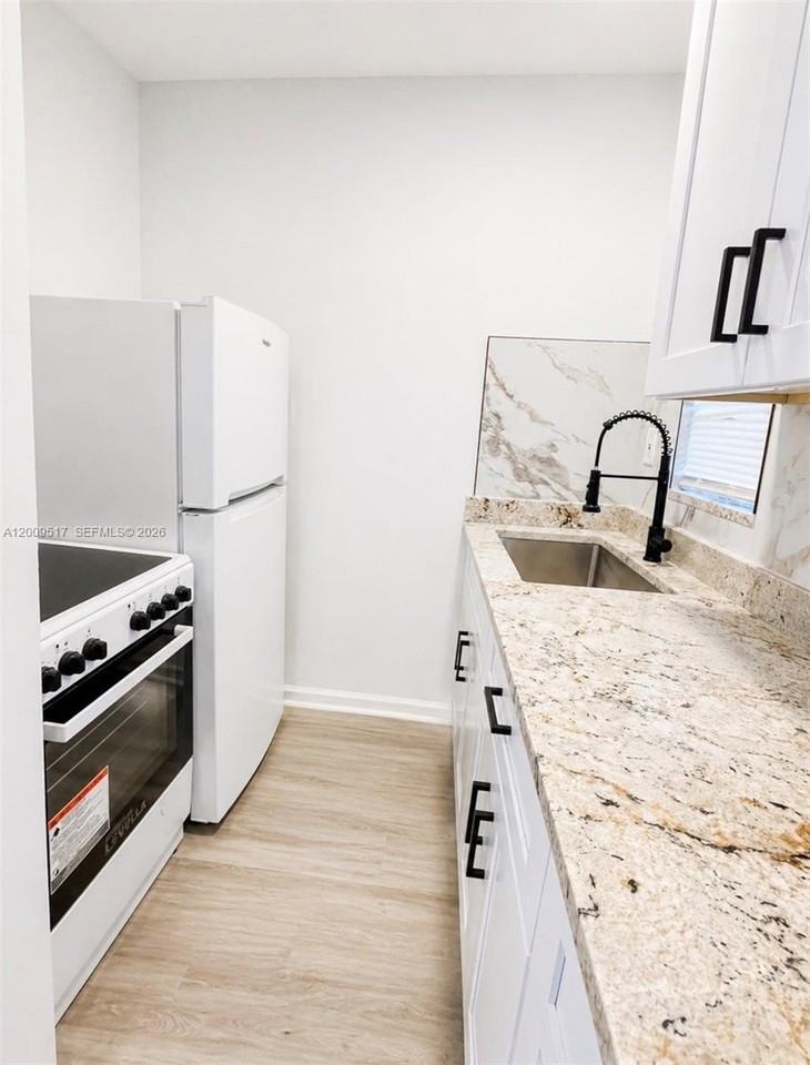 1121 Ne 2nd St #205 - Photo 6 of 11