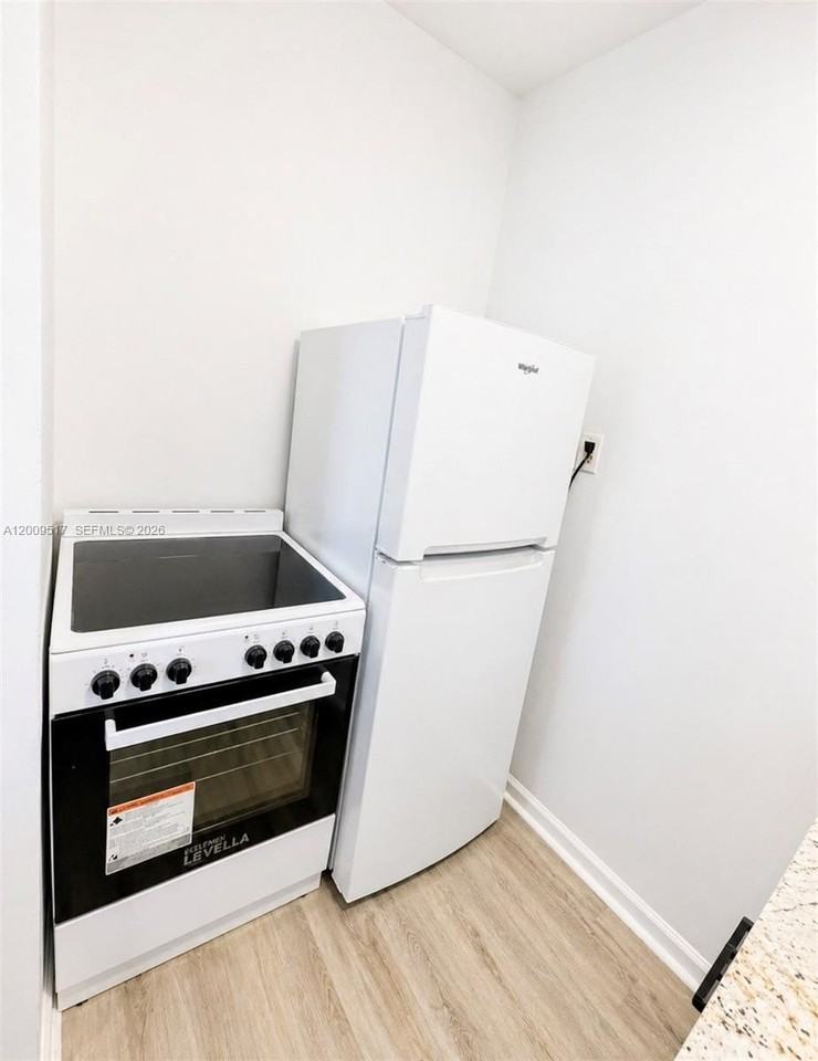 1121 Ne 2nd St #205 - Photo 7 of 11