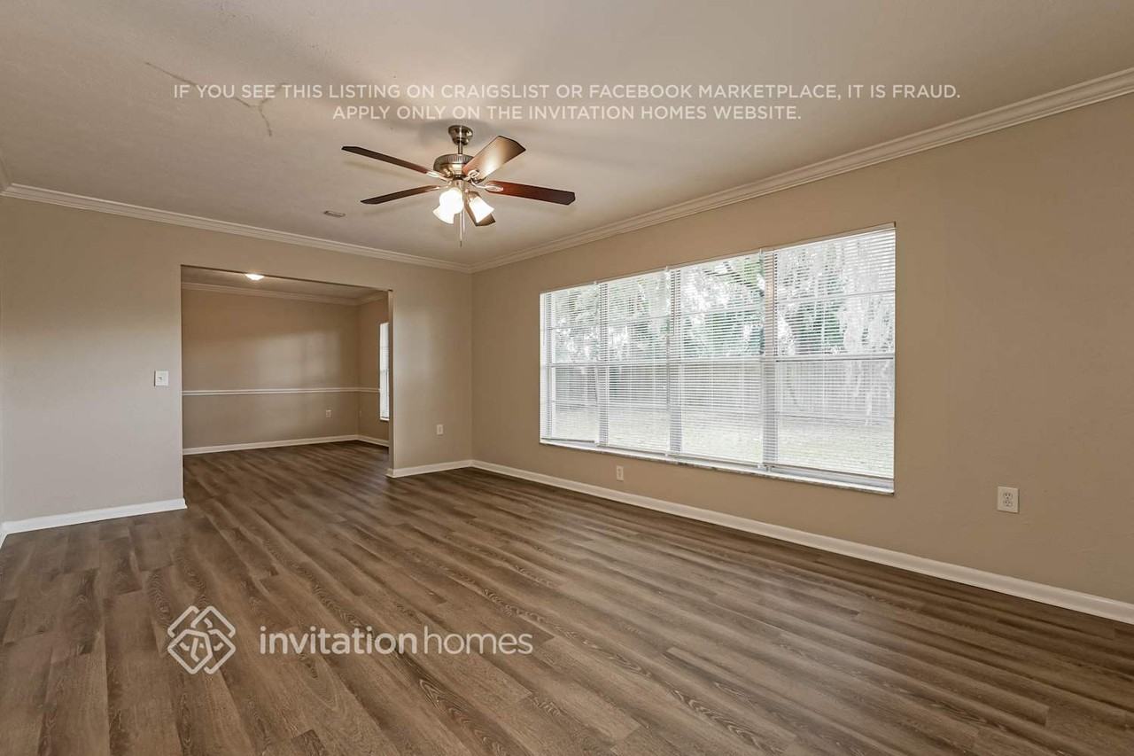 2314 Medford Ln - Photo 4 of 17