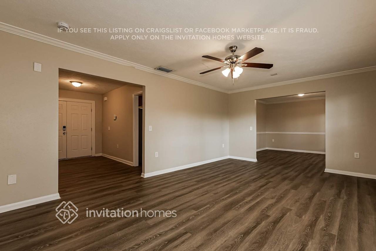 2314 Medford Ln - Photo 5 of 17