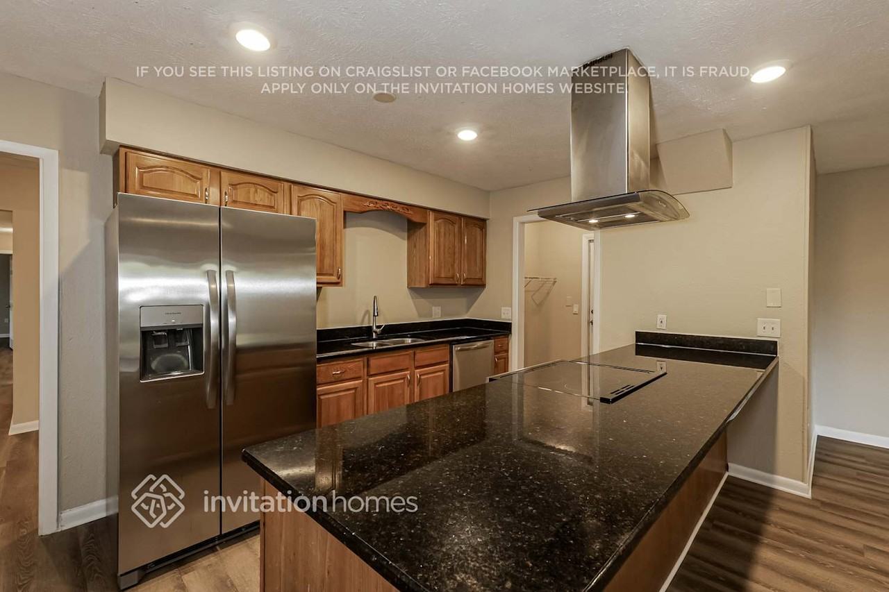 2314 Medford Ln - Photo 7 of 17