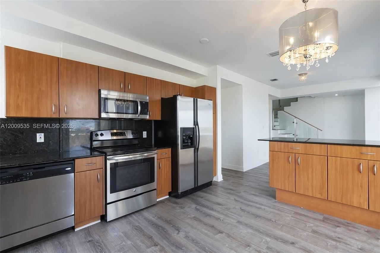 2400 Sw 27th Ave #PH4 - Photo 5 of 20