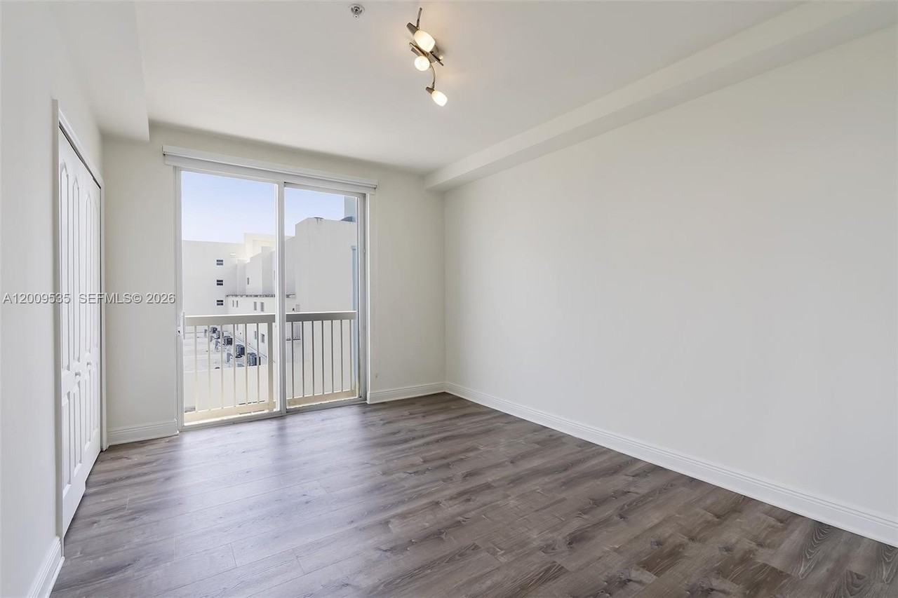 2400 Sw 27th Ave #PH4 - Photo 6 of 20