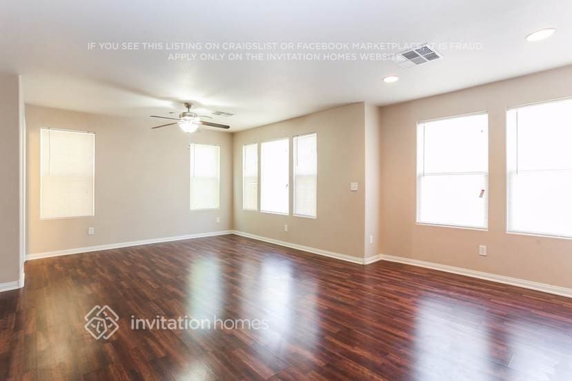 8961 Stephanie Jean Ct - Photo 2 of 23
