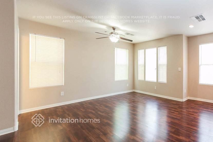 8961 Stephanie Jean Ct - Photo 4 of 23