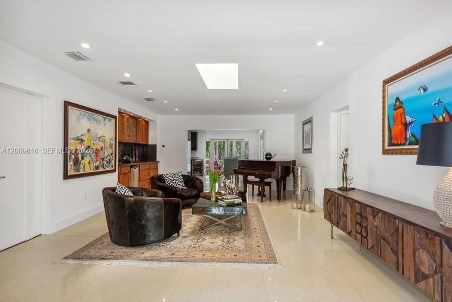 8215 Sw 63rd Pl #0 - Photo 6 of 30