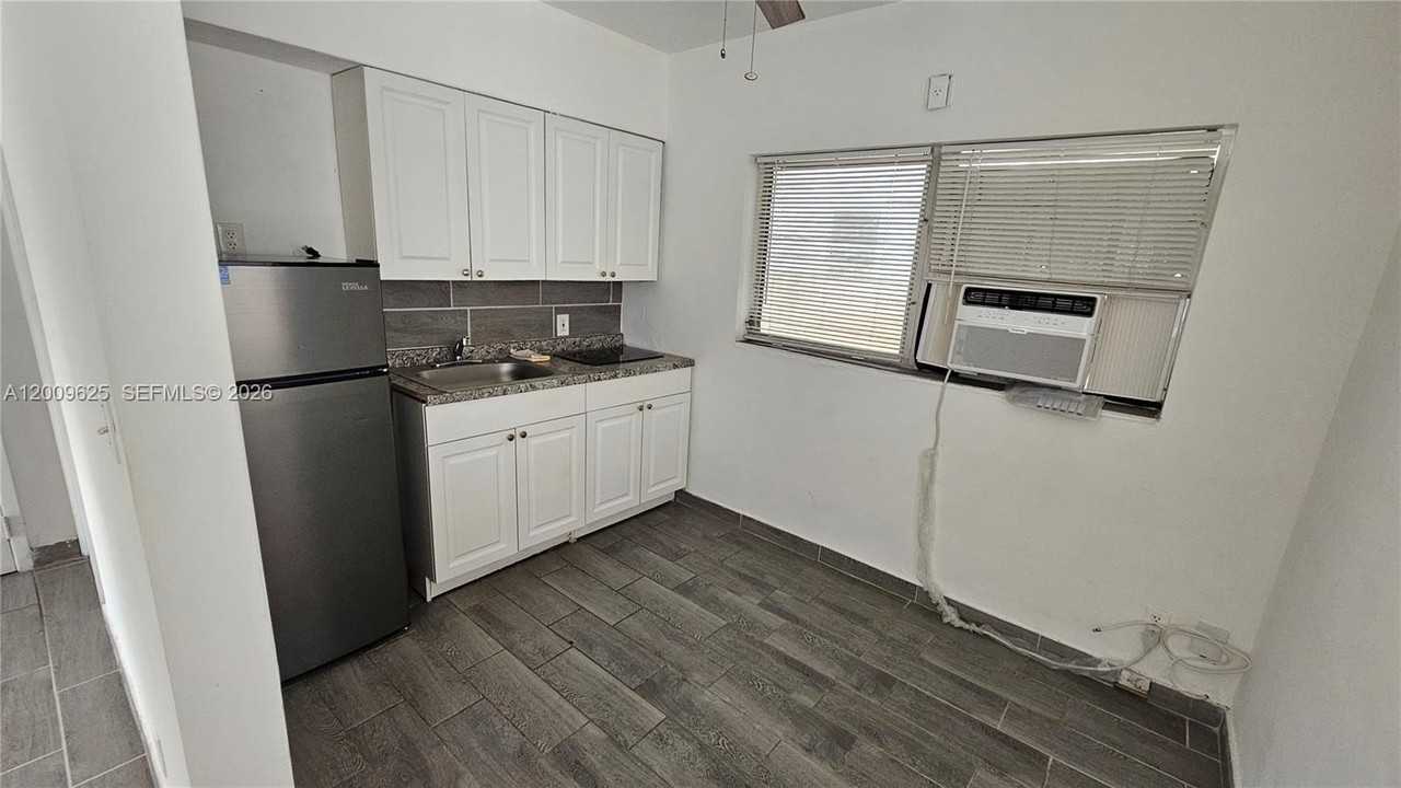 2308 Grant St #1 - Photo 5 of 9