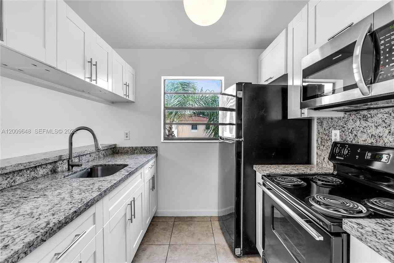 18206 Mediterranean Blvd #5-21 - Photo 3 of 32