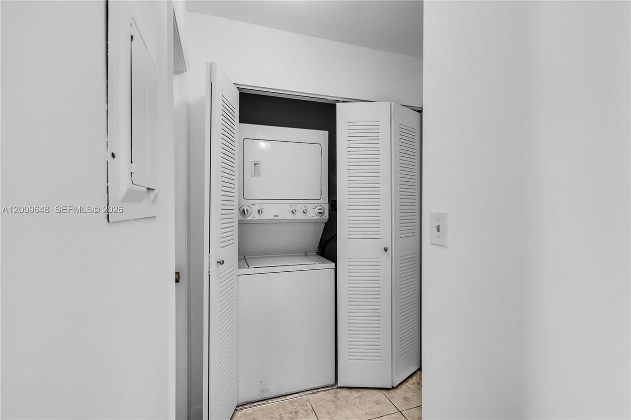 18206 Mediterranean Blvd #5-21 - Photo 7 of 32