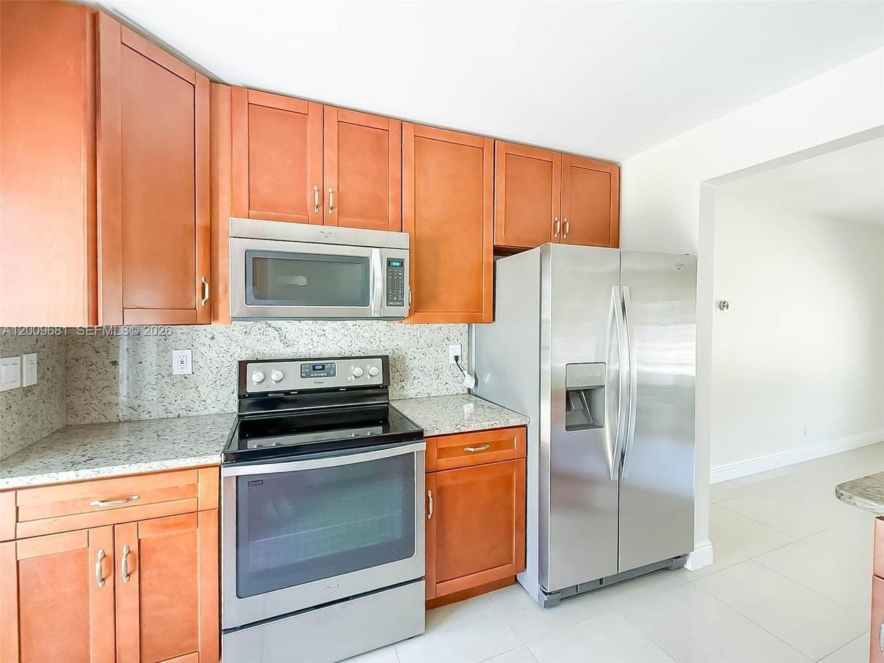 321 Ne 29th St - Photo 7 of 21