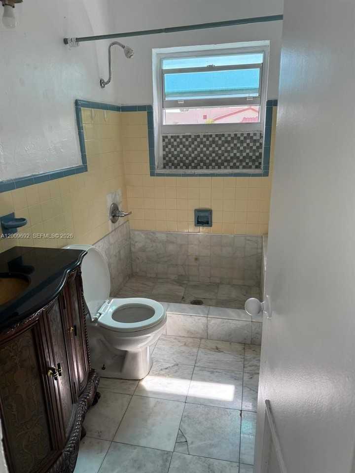 3100 Sw 13th St #1 - Photo 3 of 21