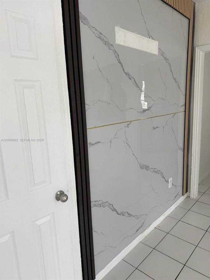 3100 Sw 13th St #1 - Photo 5 of 21