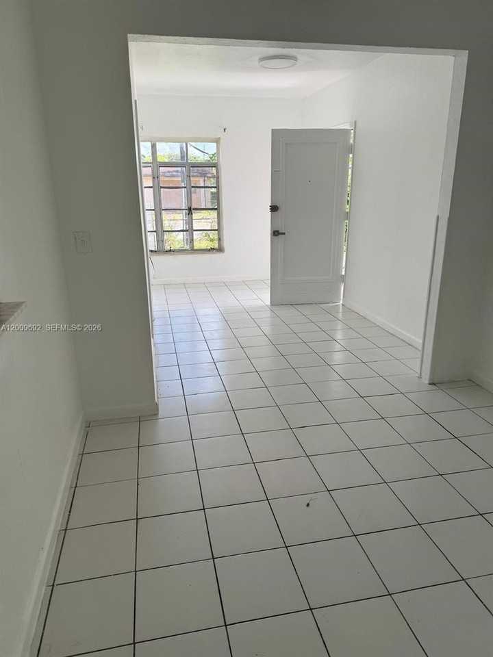 3100 Sw 13th St #1 - Photo 7 of 21