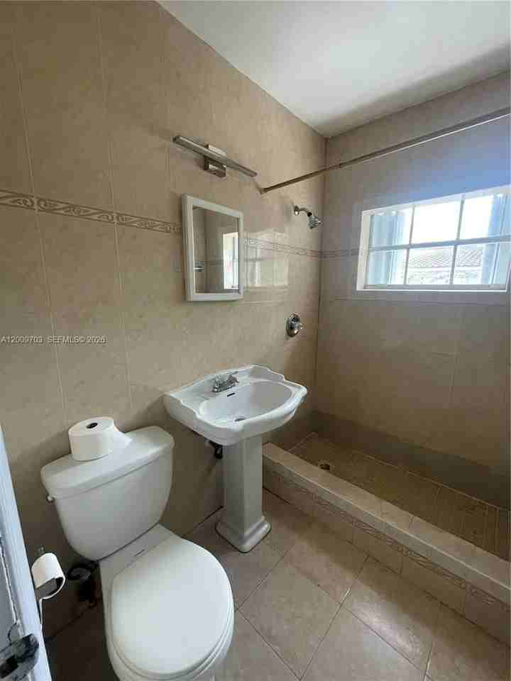 1435 Ne 173rd St - Photo 4 of 8