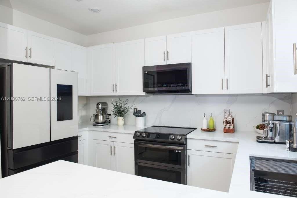 20917 Ne 8th Ave #20917 - Photo 3 of 24