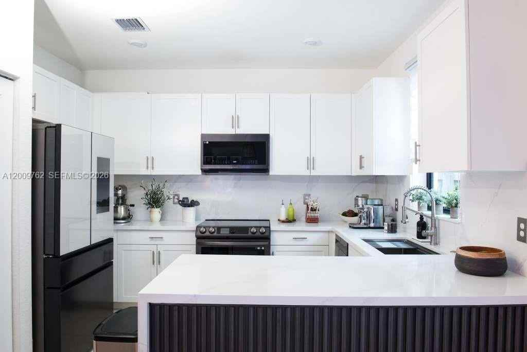 20917 Ne 8th Ave #20917 - Photo 4 of 24