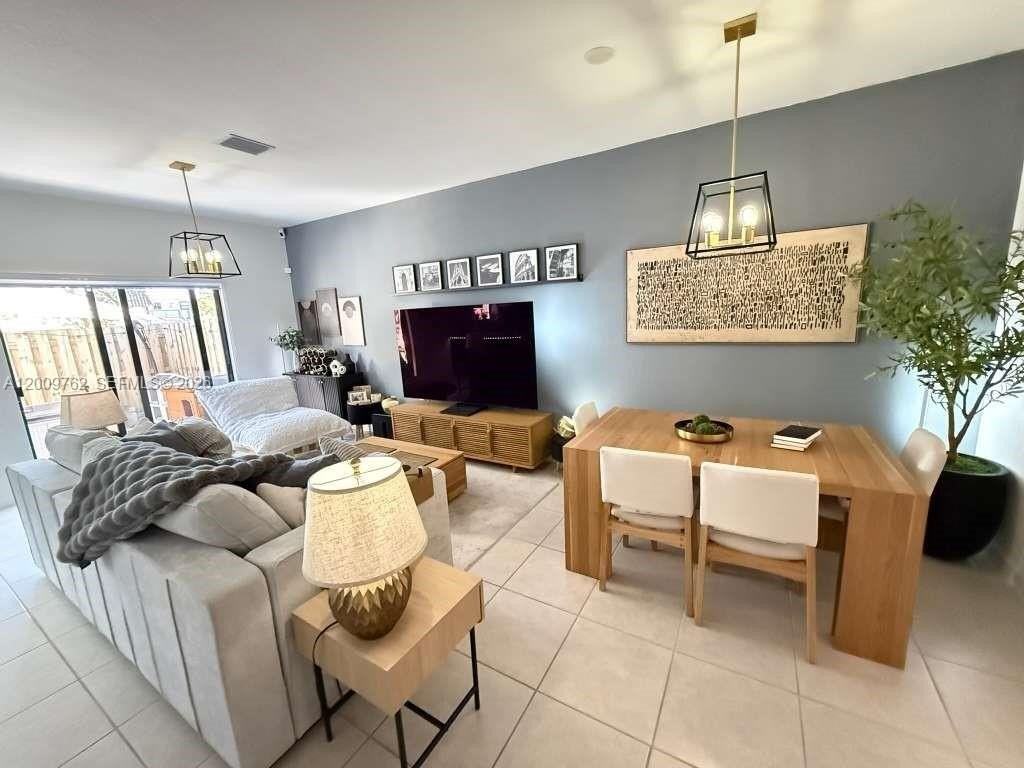 20917 Ne 8th Ave #20917 - Photo 7 of 24