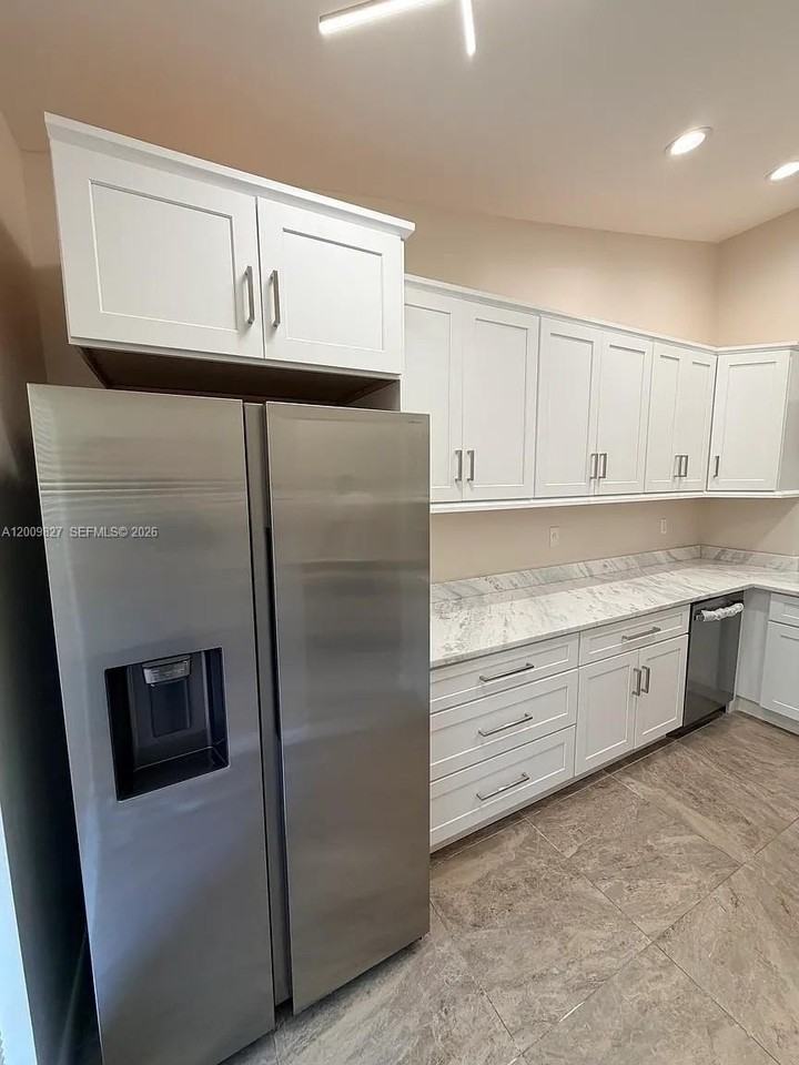 2067 Sw 15th St #230 - Photo 4 of 20