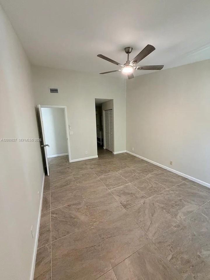 2067 Sw 15th St #230 - Photo 7 of 20