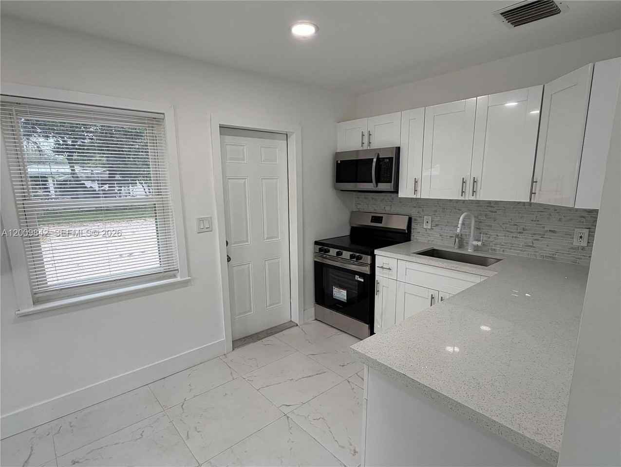 1005 Nw 123rd St - Photo 6 of 13