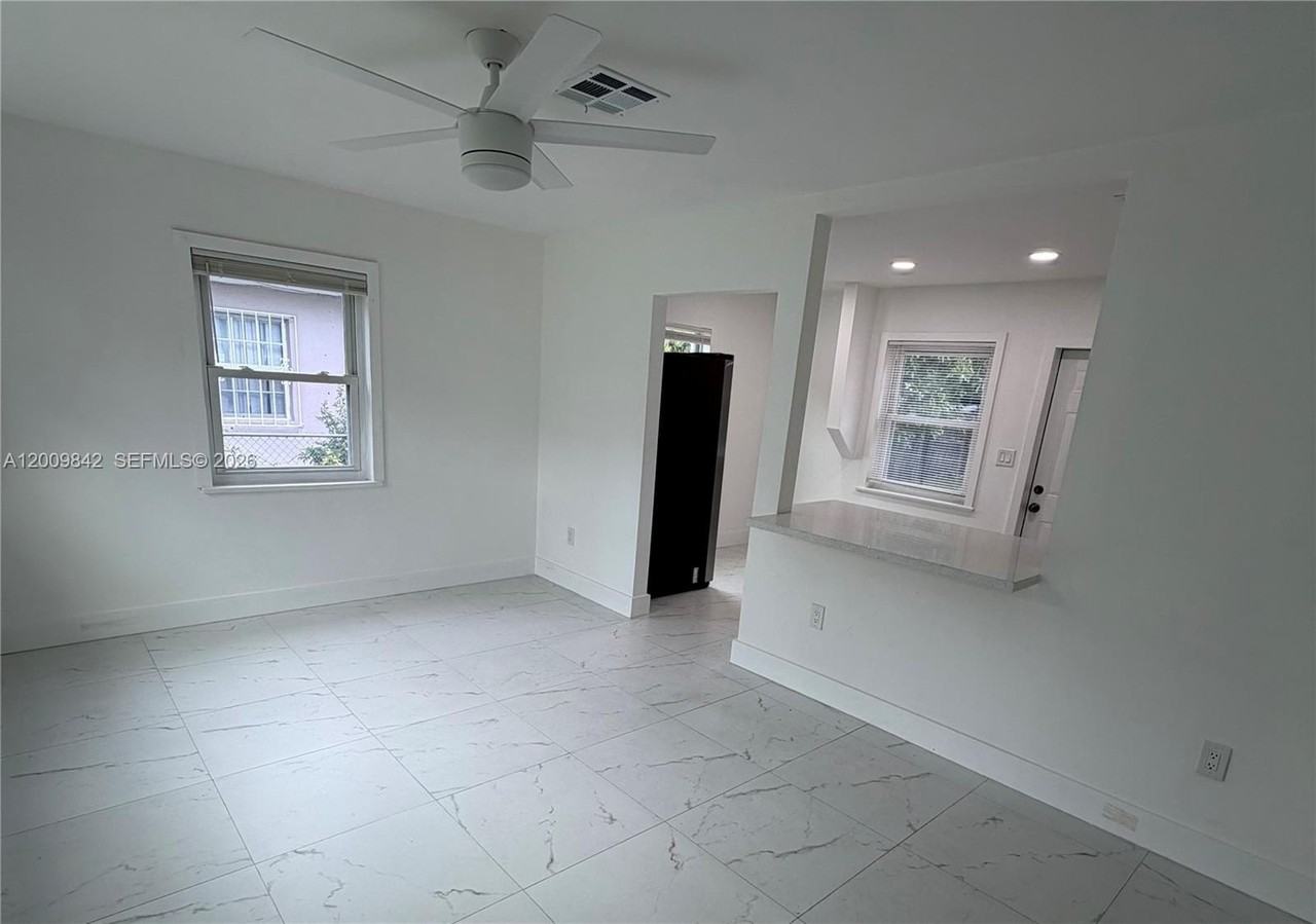 1005 Nw 123rd St - Photo 7 of 13
