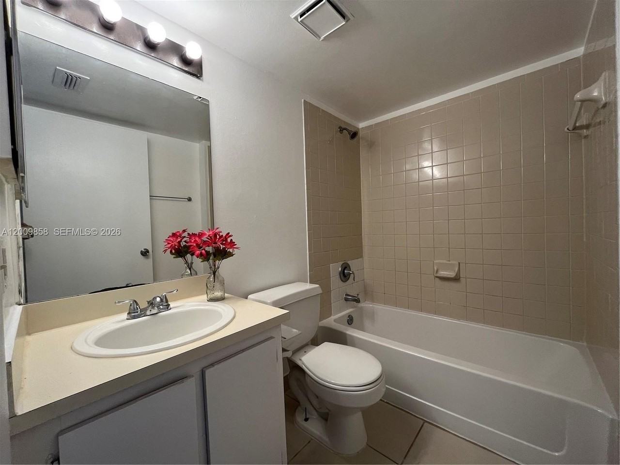 250 Palm Cir W #204 - Photo 7 of 14
