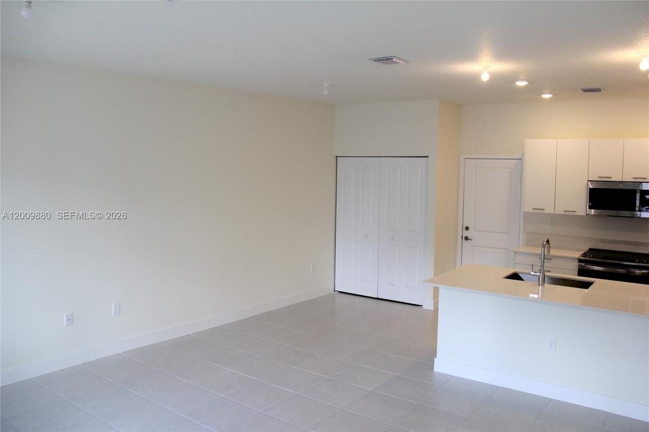 4272 Nw 82nd Ave #4272 - Photo 6 of 25