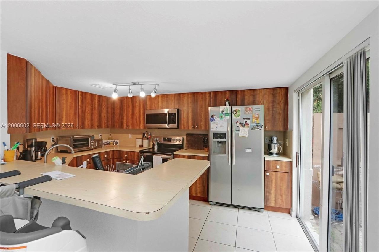 10921 Nw 88th Ter #1303 - Photo 4 of 30