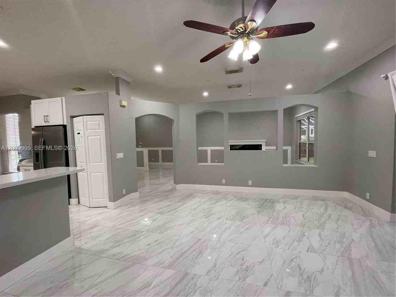 5263 Sw 34th Way #5263 - Photo 3 of 31