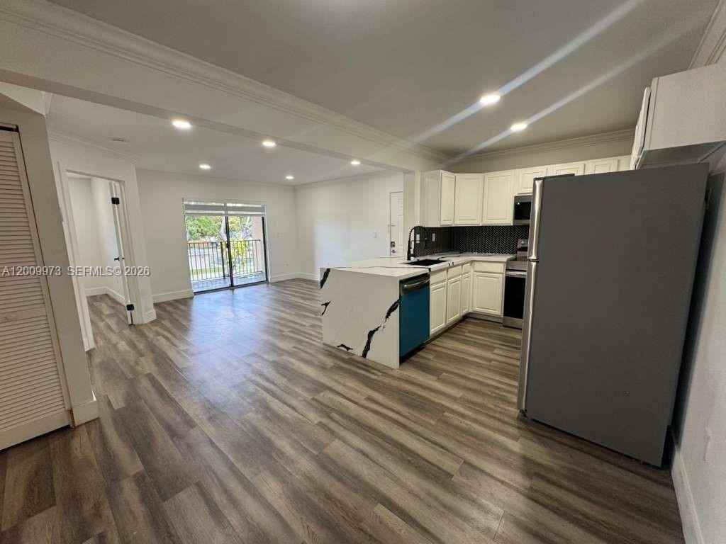 300 Palm Cir W #307