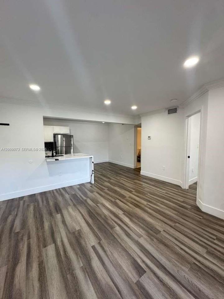 300 Palm Cir W #307 - Photo 2 of 12
