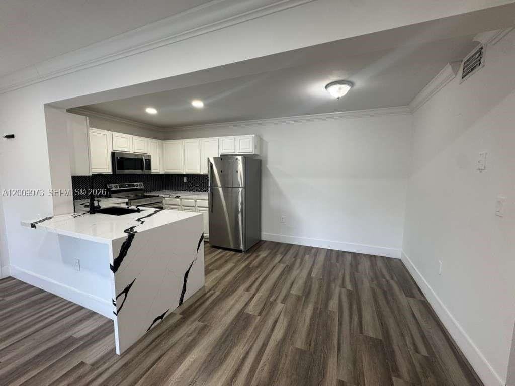 300 Palm Cir W #307 - Photo 5 of 12