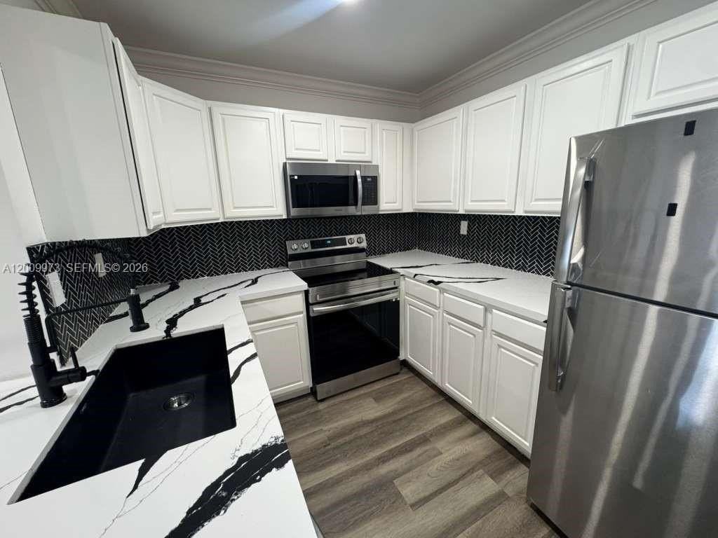 300 Palm Cir W #307 - Photo 6 of 12