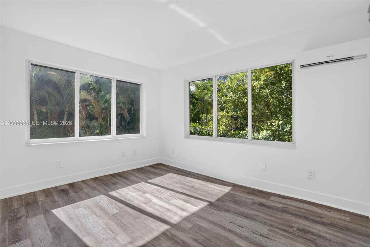 1630 Sw 10th St #7 - Photo 5 of 13