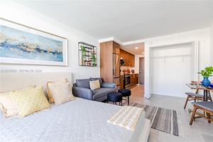 featured image of 1950 W 49th St #416