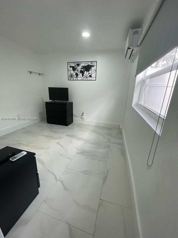 2320 Sw 44th St #A - Photo 3 of 10