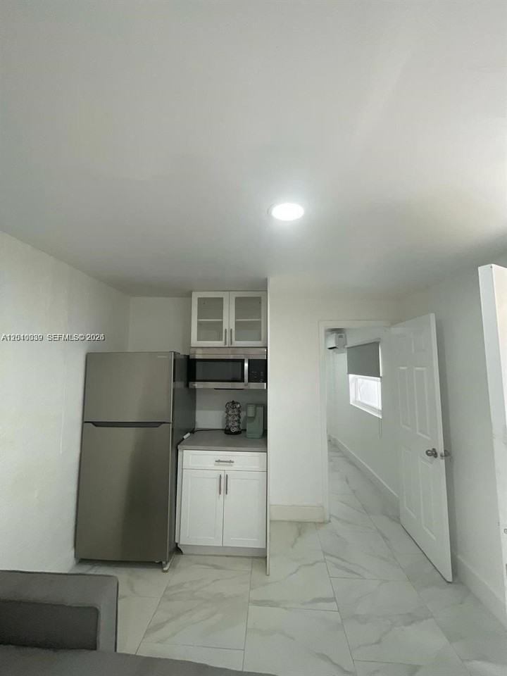 2320 Sw 44th St #A - Photo 5 of 10