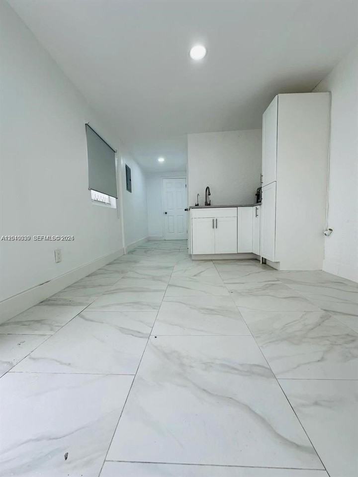 2320 Sw 44th St #A - Photo 6 of 10