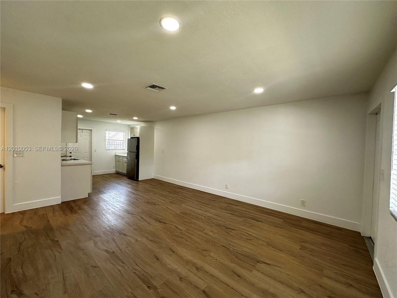 128 Nw 2nd Ave #A - Photo 3 of 37