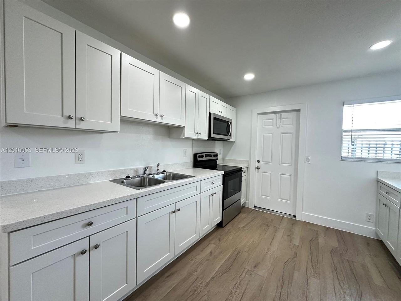 128 Nw 2nd Ave #A - Photo 4 of 37