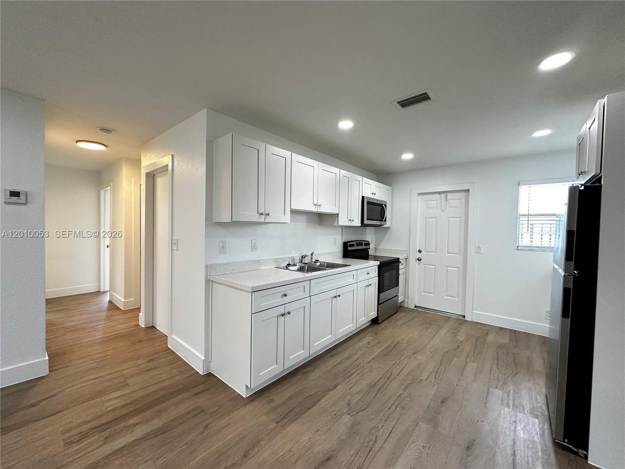 128 Nw 2nd Ave #A - Photo 5 of 37