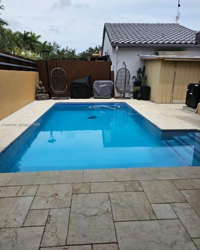 11232 Sw 159th Pl #0 - Photo 2 of 19