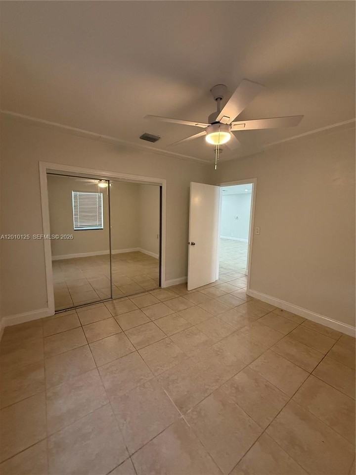 1619 Shenandoah St - Photo 4 of 12