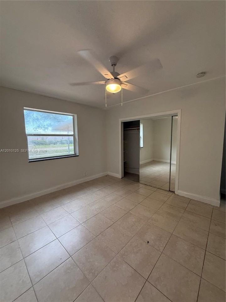 1619 Shenandoah St - Photo 6 of 12