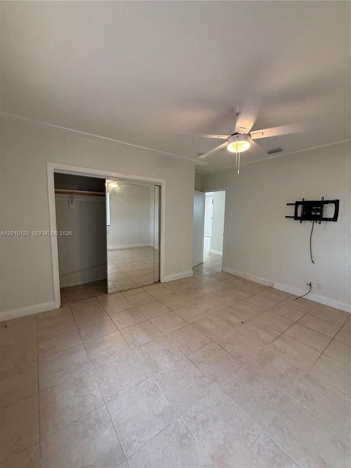 1619 Shenandoah St - Photo 7 of 12