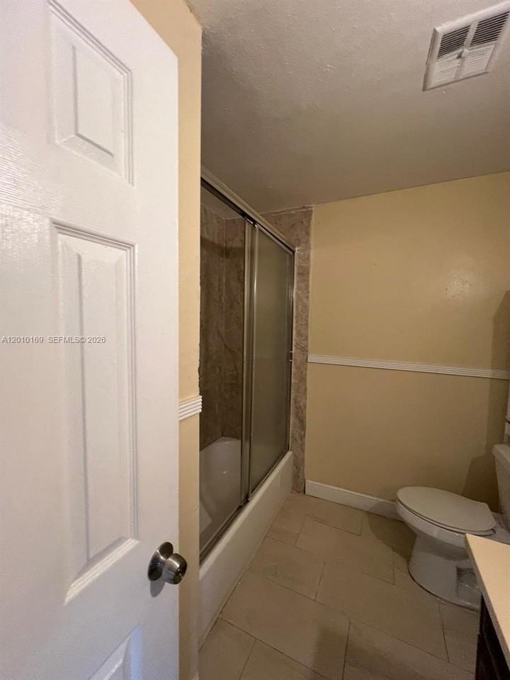 5411 Nw 22nd St #5411 - Photo 5 of 14