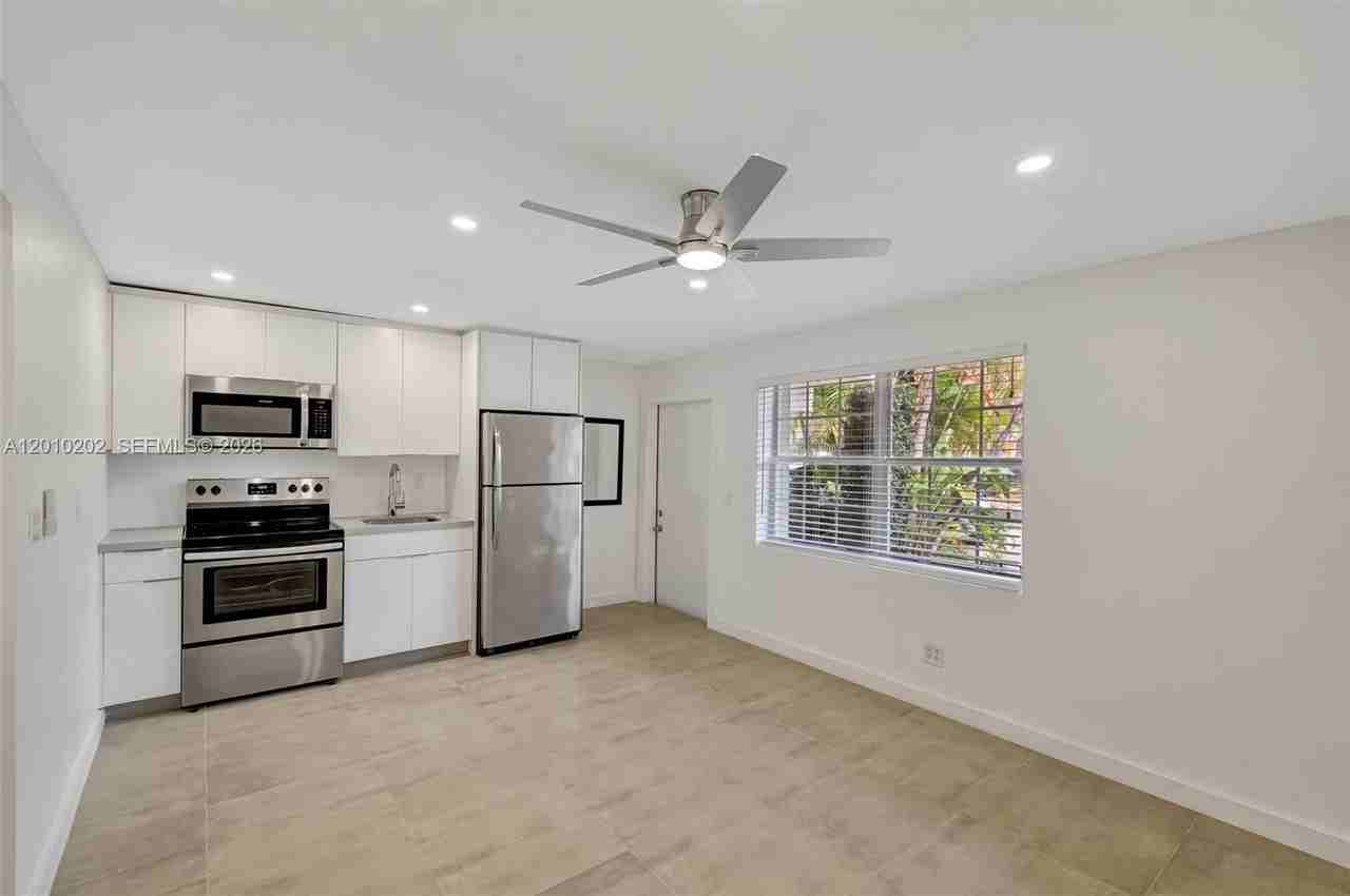 345 Michigan Ave #23 - Photo 2 of 22