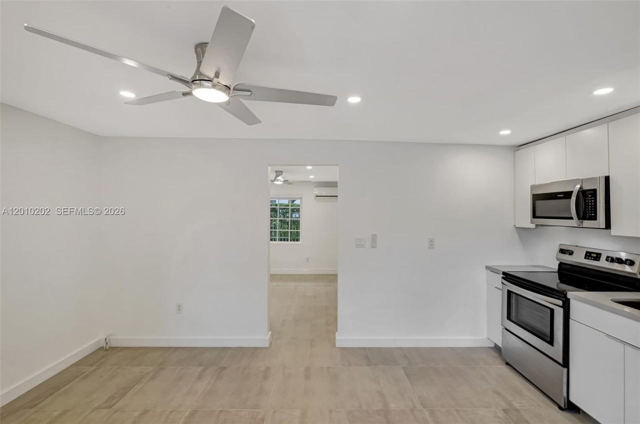 345 Michigan Ave #23 - Photo 7 of 22
