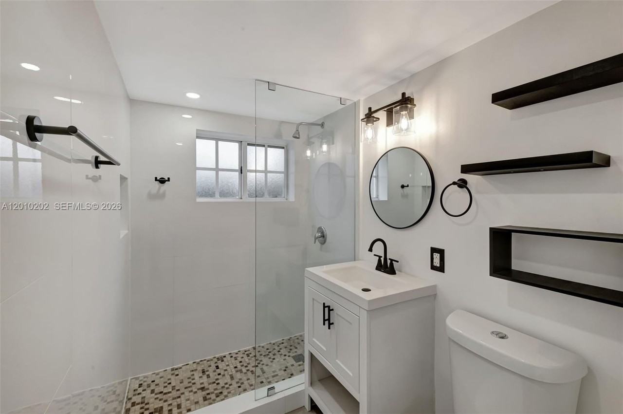345 Michigan Ave #23 - Photo 6 of 22