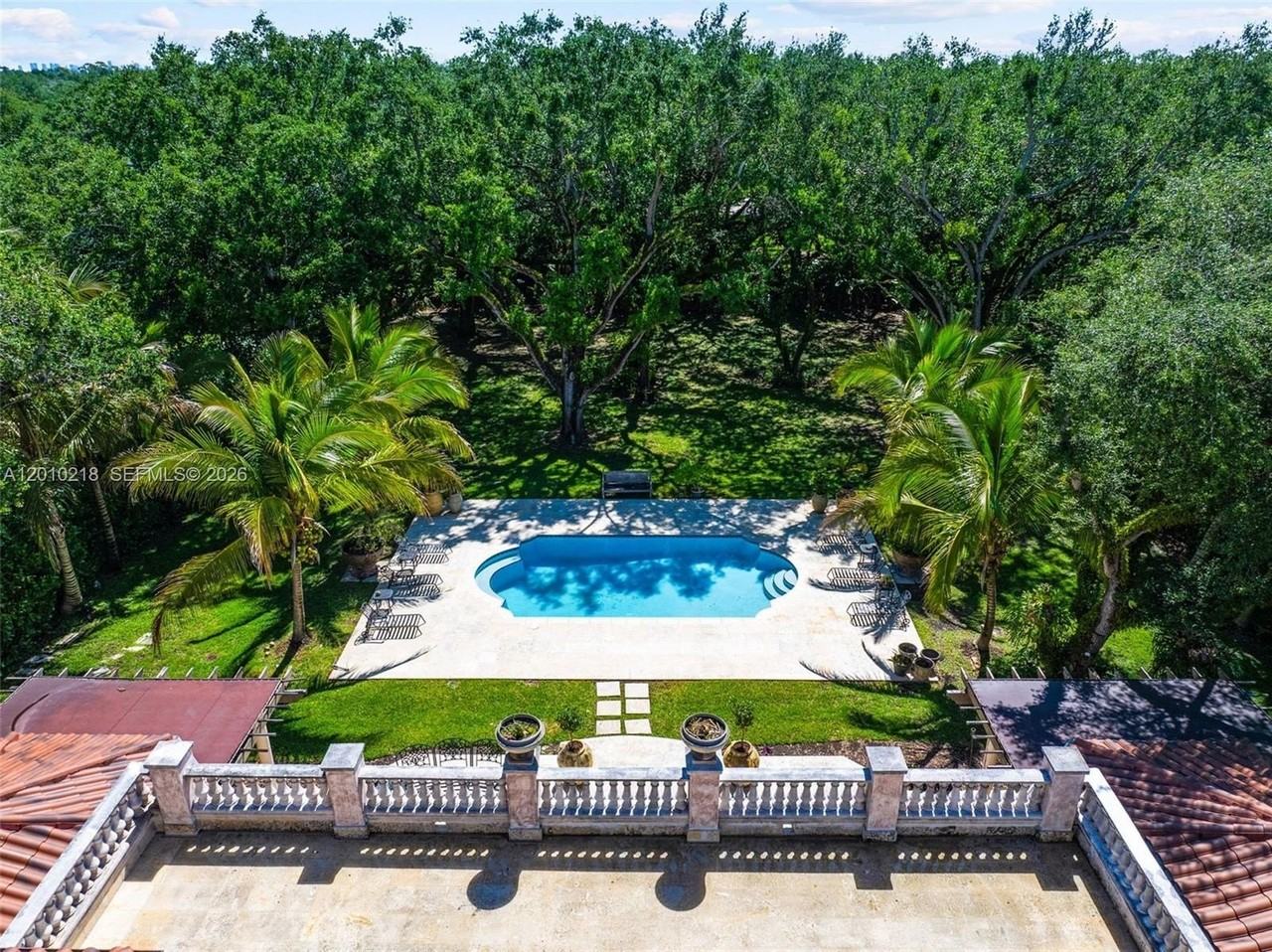 6905 Sw 75th Ave - Photo 2 of 50